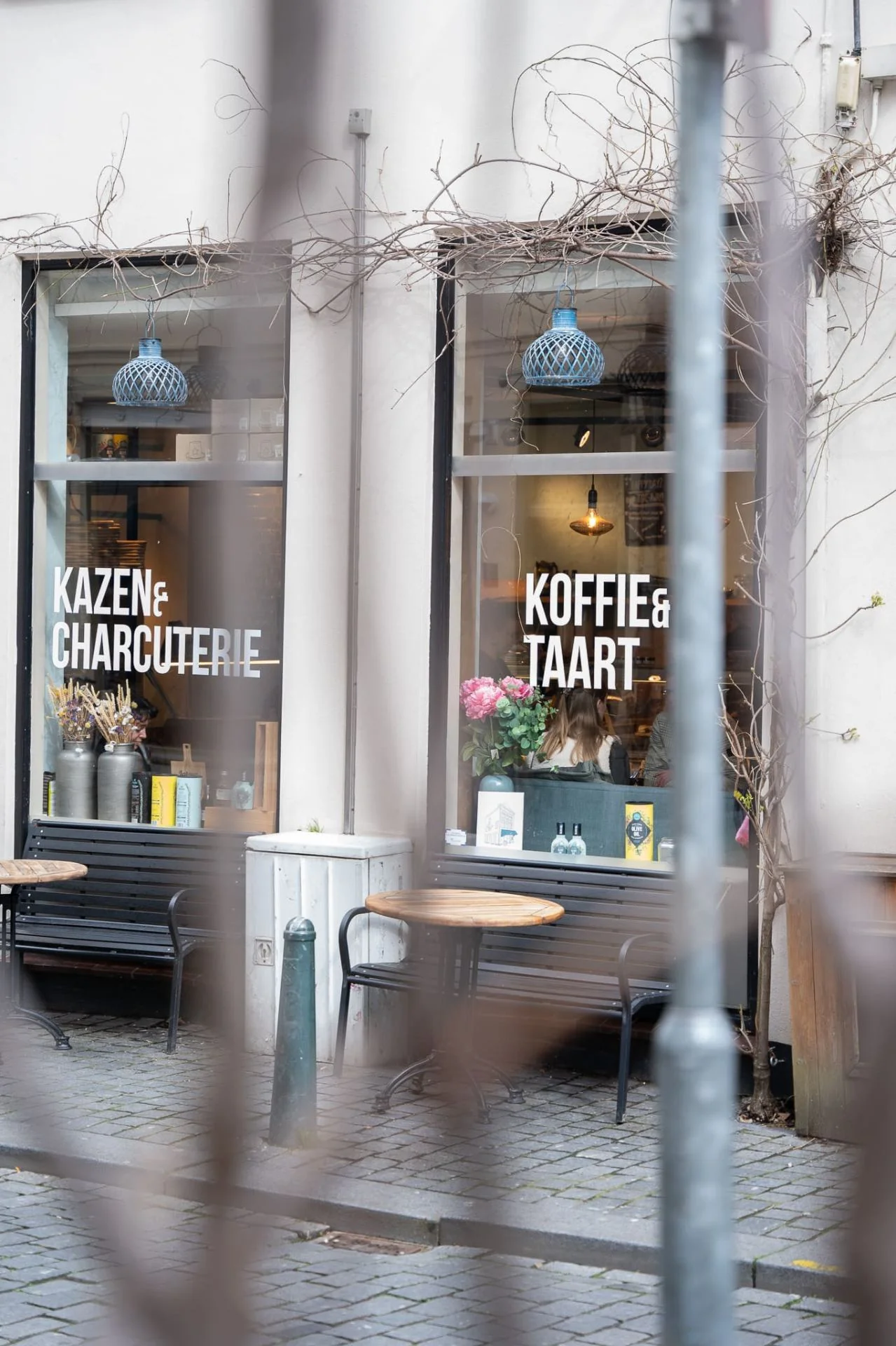 Latour etalage — Kazen & Charcuterie, Koffie & Taart